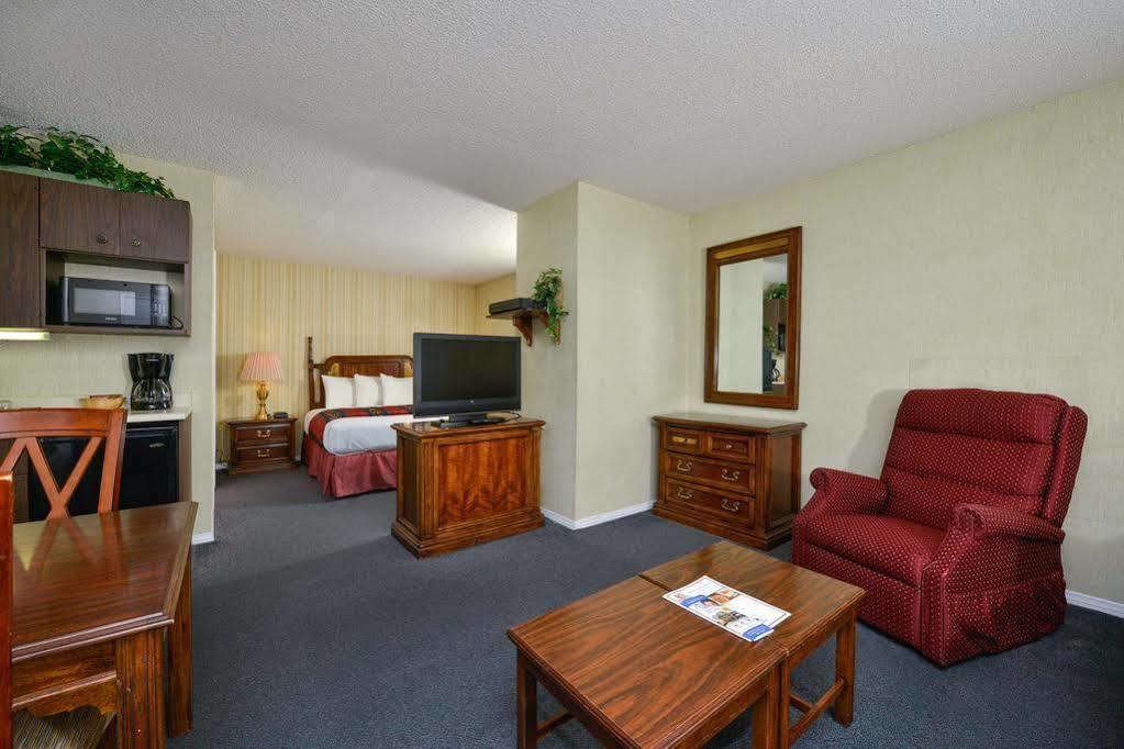 Americas Best Value Inn & Suites - Lancaster Exterior foto