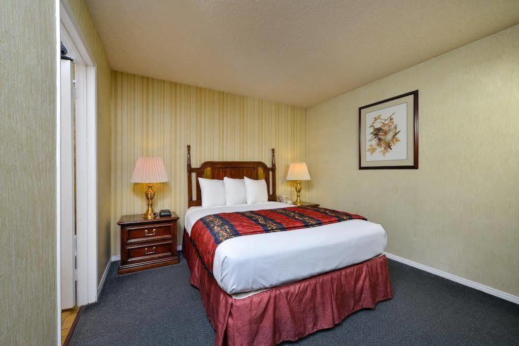 Americas Best Value Inn & Suites - Lancaster Exterior foto
